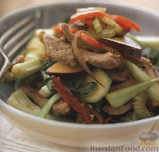 Рецепт Теплый салат из утиного мяса, овощей и сливы