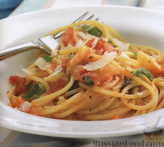 Рецепт Спагетти с томатным соусом и базиликом