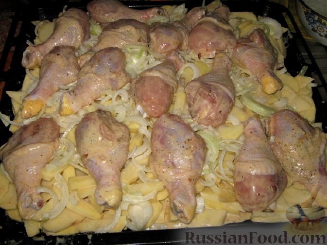 Курица с картошкой, чесноком и майонезом в духовке, рецепт с фото пошагово и видео — пластиковыеокнавтольятти.рф