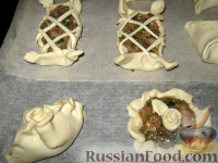 Фото приготовления рецепта: Слоеные пирожки с мясом - шаг №3