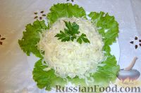 Фото приготовления рецепта: Салат из свежей капусты с растительным маслом и уксусом - шаг №10