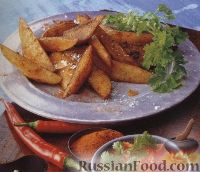 Фото к рецепту: Жареный картофель с соусом чили