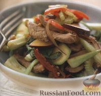 Фото к рецепту: Теплый салат из утиного мяса, овощей и сливы