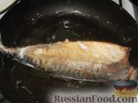 Фото приготовления рецепта: Скумбрия, запеченная с молодым картофелем - шаг №6