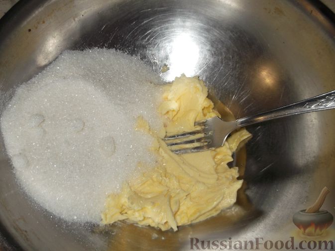 Однородной массы и можно. Сливочное масло растереть с сахаром. Масло растереть с сахаром. Масло смешивают с сахаром. Масло и сахар.
