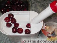 Фото приготовления рецепта: Варенье из вишни без косточек - шаг №3
