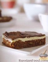 Фото к рецепту: Пирог из печенья с шоколадной глазурью