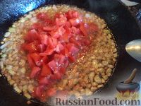 Фото приготовления рецепта: Паста с кальмарами и помидорами - шаг №8