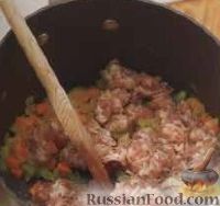 Фото приготовления рецепта: Томатный суп с фаршем, фасолью и пастой - шаг №1