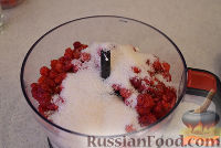 Фото приготовления рецепта: Творожно-малиновый десерт - шаг №4