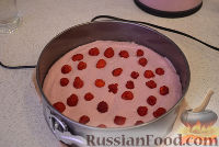 Фото приготовления рецепта: Творожно-малиновый десерт - шаг №6