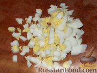 Фото приготовления рецепта: Помидоры, фаршированные сыром, яйцом и майонезом - шаг №6