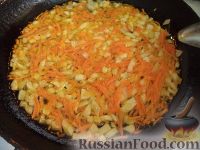 Фото приготовления рецепта: Гренки с морковью и варёными яйцами - шаг №6