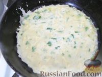 Фото приготовления рецепта: Сырные блины с зеленью - шаг №4