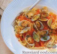 Фото к рецепту: Паста с моллюсками в томатном соусе
