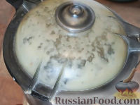 Фото приготовления рецепта: Заливной пирог с капустой (на сметане) - шаг №9
