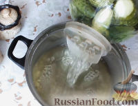 Фото приготовления рецепта: Консервированные огурчики на зиму - шаг №10