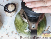 Фото приготовления рецепта: Консервированные огурчики на зиму - шаг №14