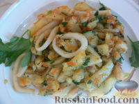 Фото к рецепту: Картофель с кальмарами