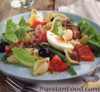 Фото к рецепту: Овощной салат с тунцом и пастой