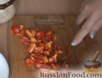 Фото приготовления рецепта: Баклажаны маринованные с помидорами и перцем - шаг №3