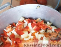 Фото приготовления рецепта: Баклажаны маринованные с помидорами и перцем - шаг №6