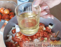 Фото приготовления рецепта: Баклажаны маринованные с помидорами и перцем - шаг №10