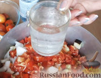 Фото приготовления рецепта: Баклажаны маринованные с помидорами и перцем - шаг №11