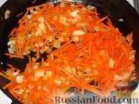 Фото приготовления рецепта: Гречка (или рис) с морковно-луковой поджаркой - шаг №9