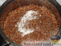 Фото приготовления рецепта: Гречка (или рис) с морковно-луковой поджаркой - шаг №5