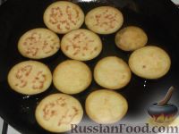 Фото приготовления рецепта: Жареные баклажаны с чесноком - шаг №3