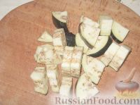 Фото приготовления рецепта: Картофель, тушеный с баклажанами и кабачками - шаг №4