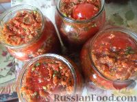 Фото приготовления рецепта: Картошка с тушёнкой в томатном соусе - шаг №3