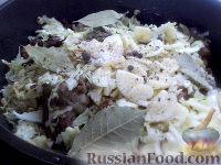 Фото приготовления рецепта: Утка, тушенная с капустой - шаг №4