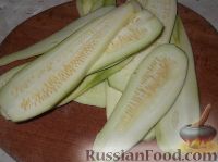 Фото приготовления рецепта: Лапша с тушёнкой и овощами (на сковороде) - шаг №2