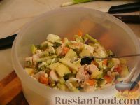Фото приготовления рецепта: Мясной салат с яблоками - шаг №8