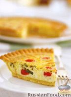 Фото к рецепту: Песочный пирог с сыром и помидорами