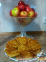Фото к рецепту: Оладьи с яблоками и корицей