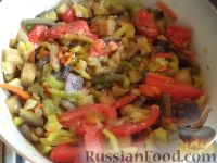 Фото приготовления рецепта: Салат с картофелем, сардинами, морковью и солёными огурцами - шаг №3
