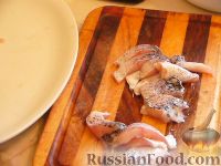 Фото приготовления рецепта: Щука под луково-чесночным соусом - шаг №2