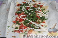 Фото приготовления рецепта: Лаваш с сыром и помидорами - шаг №4