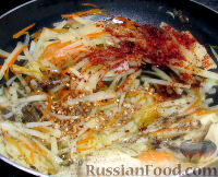 Фото приготовления рецепта: Закуска (салат) из консервированной морской капусты - шаг №5