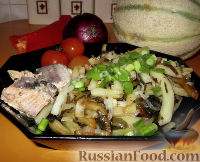 Фото приготовления рецепта: Закуска (салат) из консервированной морской капусты - шаг №7
