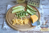Фото приготовления рецепта: Запеченная картошка, фаршированная креветками и огурцом - шаг №3