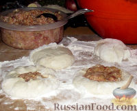 Фото приготовления рецепта: Домашние беляши - шаг №2
