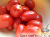 Фото приготовления рецепта: Соленые помидоры с чесноком - шаг №2