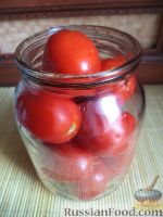Фото приготовления рецепта: Простые маринованные помидоры - шаг №3