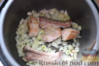 Фото приготовления рецепта: Картофель, тушенный с рёбрышками в мультиварке - шаг №3