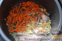 Фото приготовления рецепта: Картофель, тушенный с рёбрышками в мультиварке - шаг №4