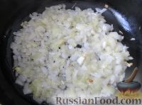 Фото приготовления рецепта: Картофельный суп с вешенками и плавленым сырком - шаг №11